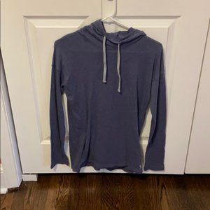 ⭐️HP 3/$15 Under Armour Long Sleeve Top with Hood